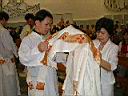 2-3_08_put on stole and dalmatic02.JPG